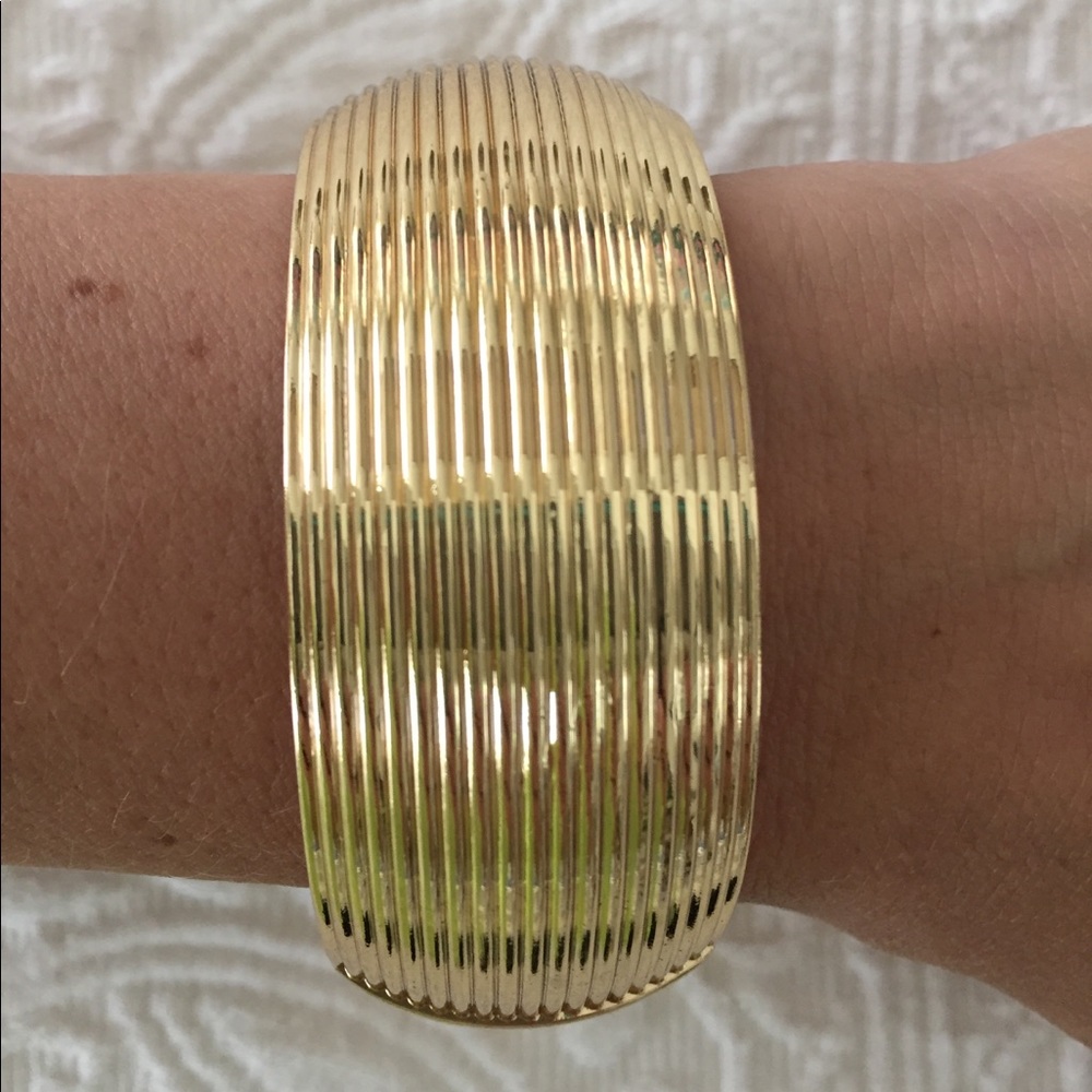 Gold hinged bangle
